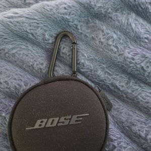 Bose Vintage Earbuds With Charging Cord And Case Like New